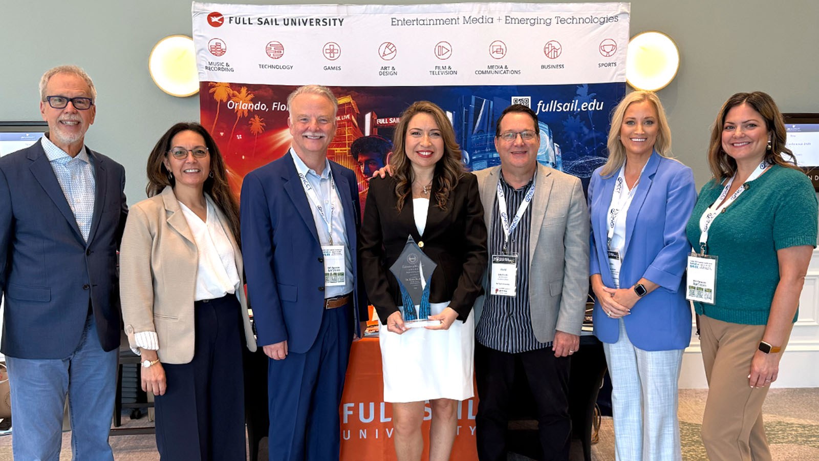 Dra. Haifa Maamar, da Full Sail, vence o prêmio FAPSC Educator of the Year 2026