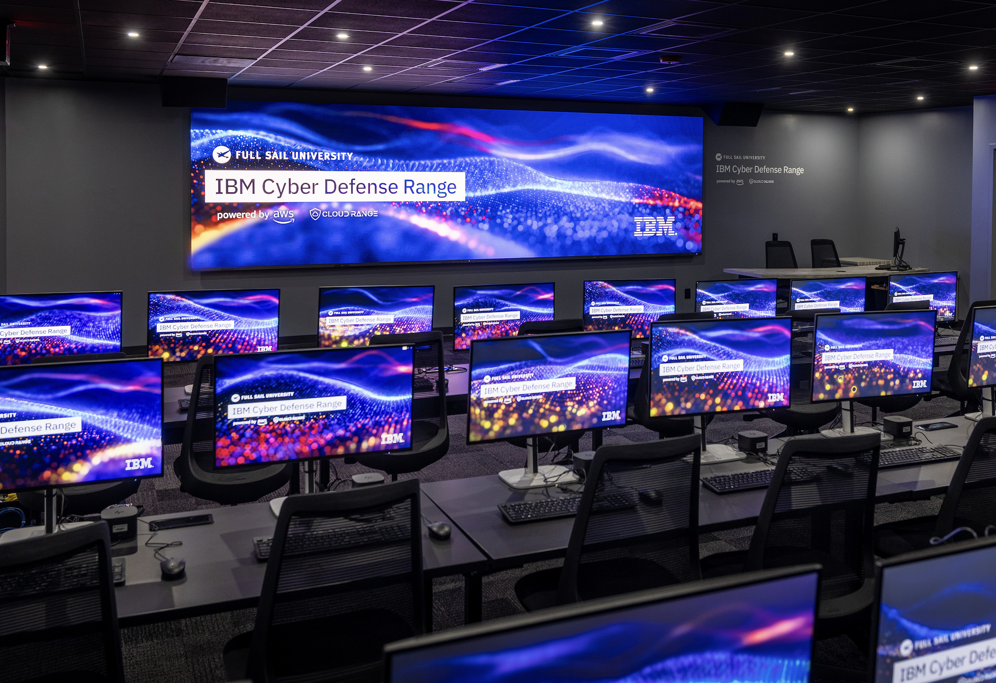 A Full Sail University inaugura nova instalação de cibersegurança no campus para estudantes