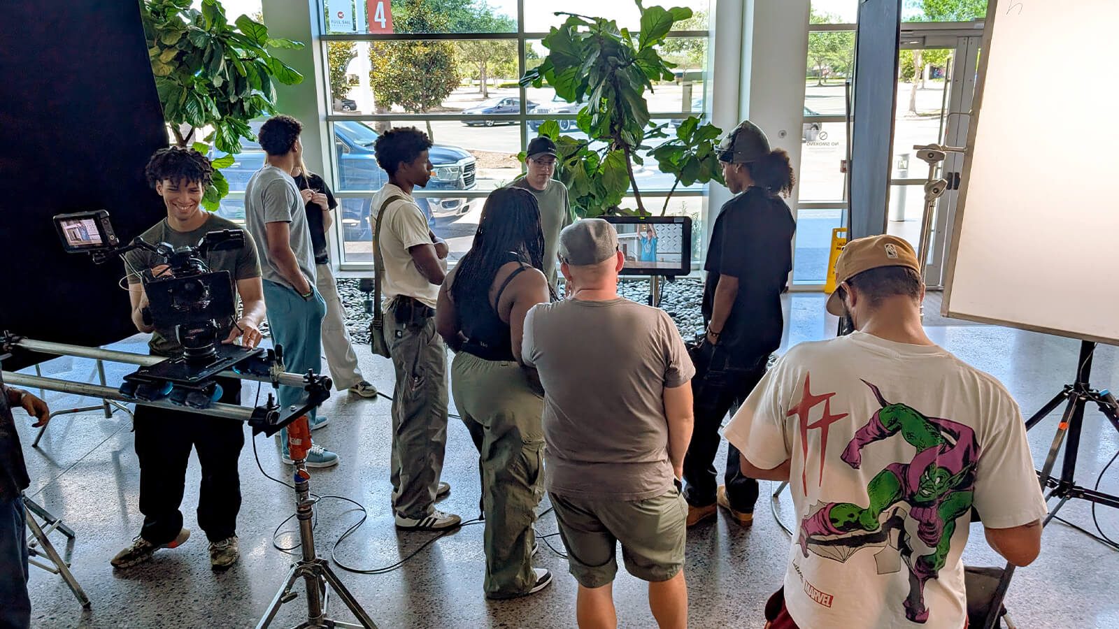 Alunos participam de workshop de cinema conduzido por professores
